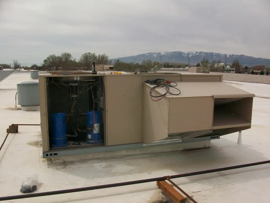 Gold's Gym Rooftop Installation
